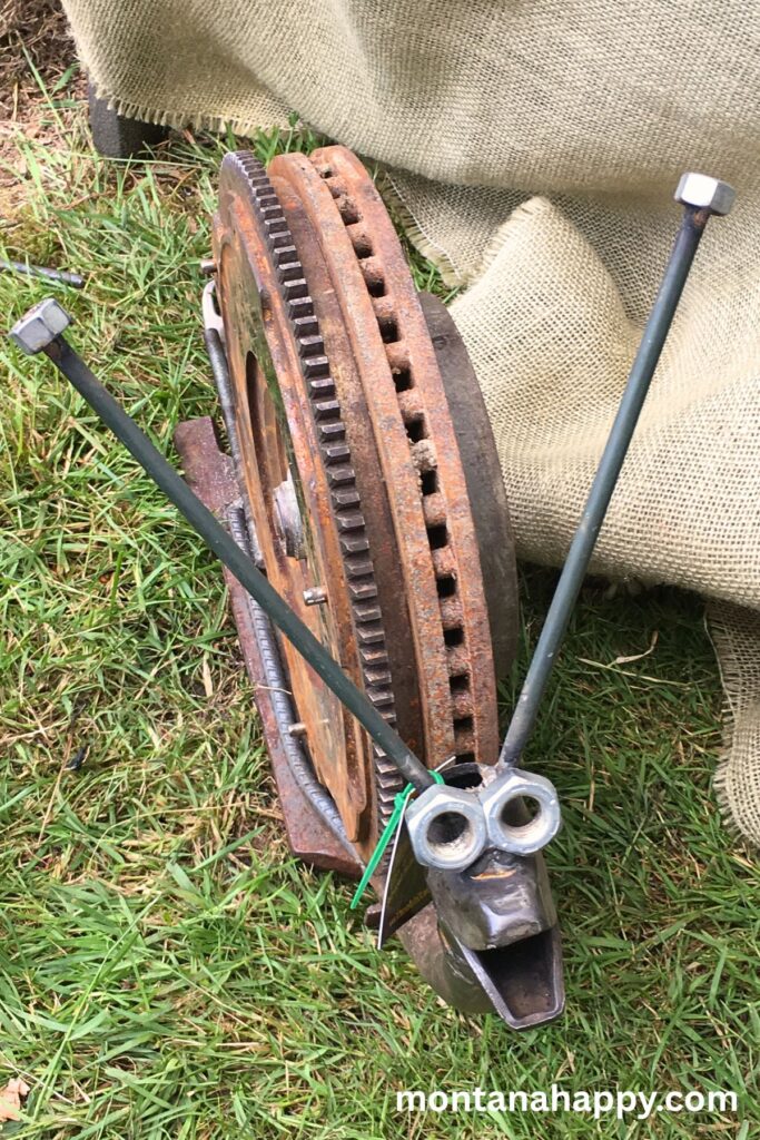 Rustic Garden Decor Ideas - Photo of a Metal Garden Art Snail. DIY Yard Art can add touches of fun in your garden space. This adorable snail made out of old tools brings a surprising element to any corner of your garden.