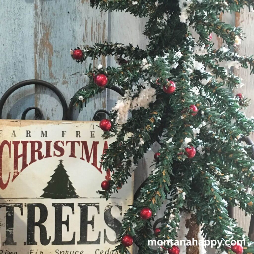 Creative Rustic Christmas Decor Ideas - Christmas Trees Sign and Small Christmas Tree