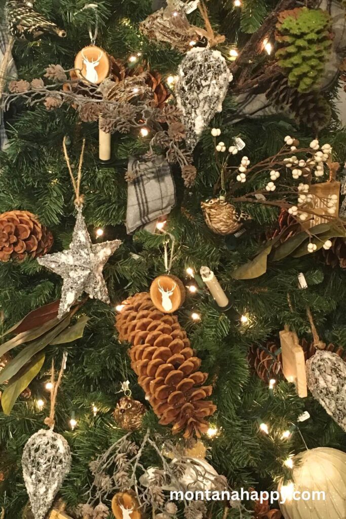 Rustic Christmas Decor Ideas - Decorating with Pine cones in Christmas Tree