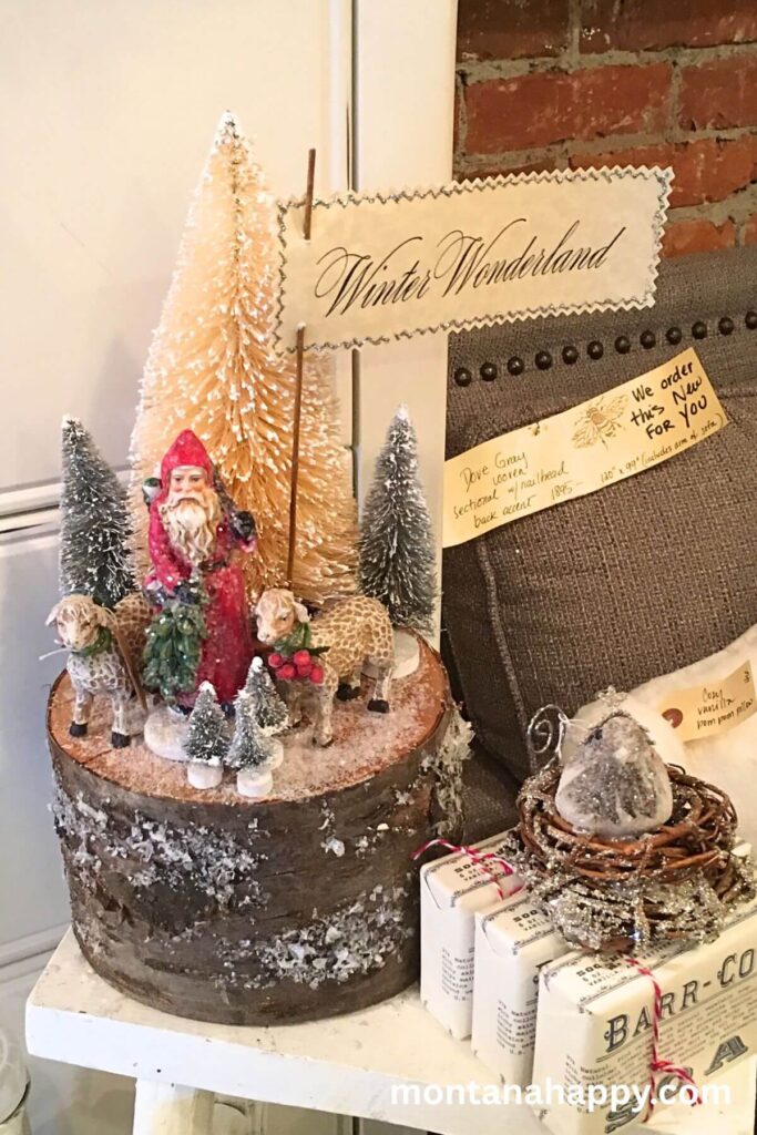 Rustic Christmas Decor Ideas - Santa Tree Slice Christmas Display