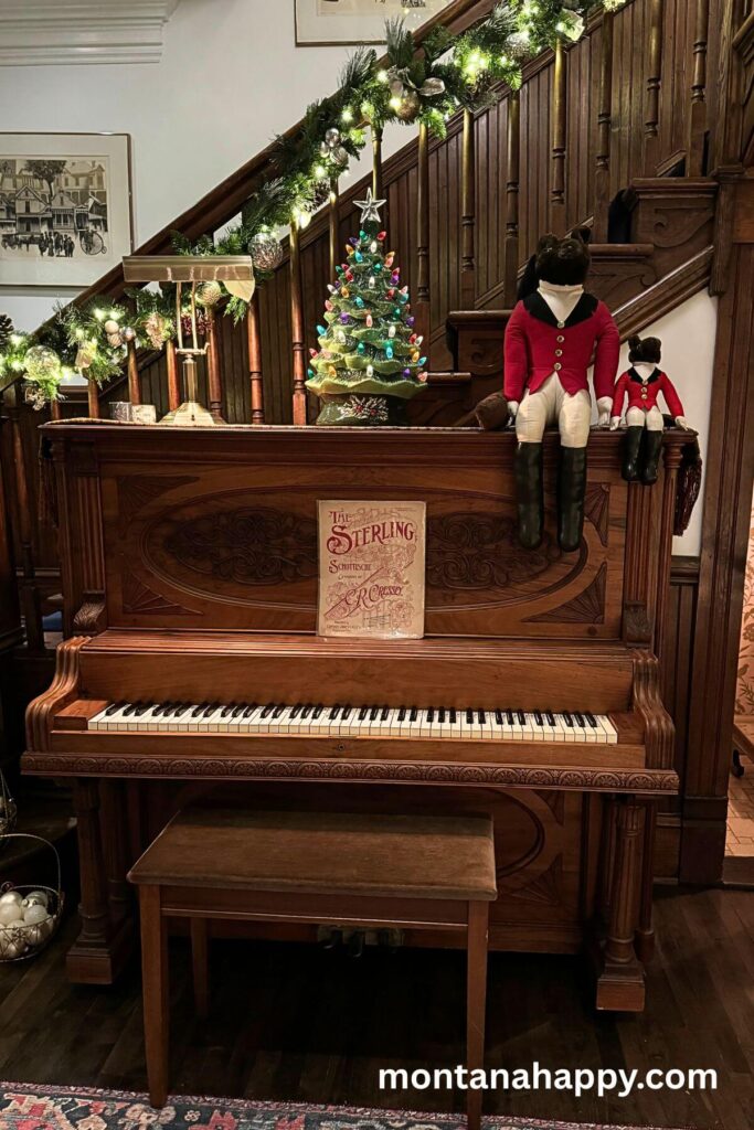 Rustic Christmas Decor - Vintage Piano Vignette 
