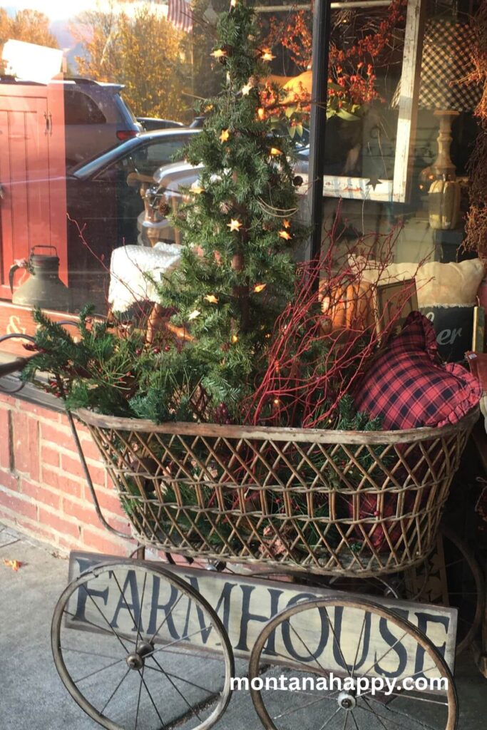Rustic Christmas Decorating - Vintage Christmas Buggy 