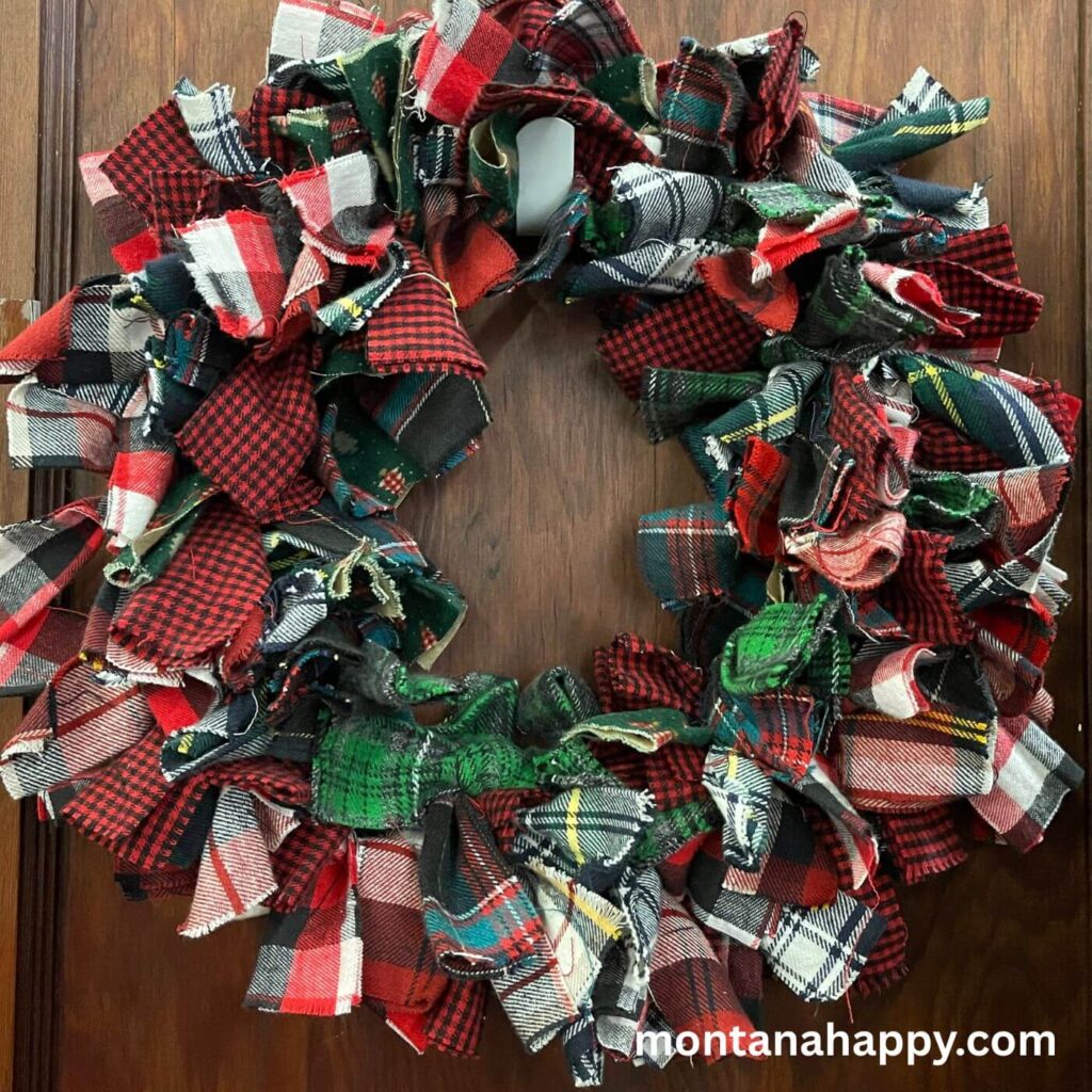 Rustic Xmas Decorations - Rag Tie Wreath