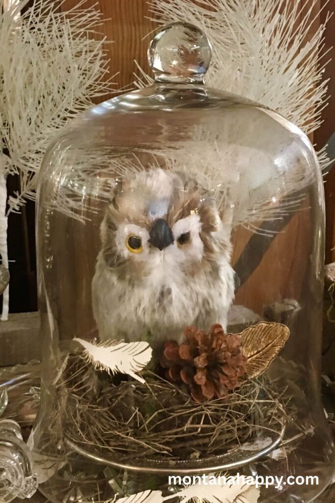 Simple Rustic Christmas Decor Ideas - Woodland Owl