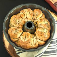 Easy One Hour Pull-Apart Garlic Rolls