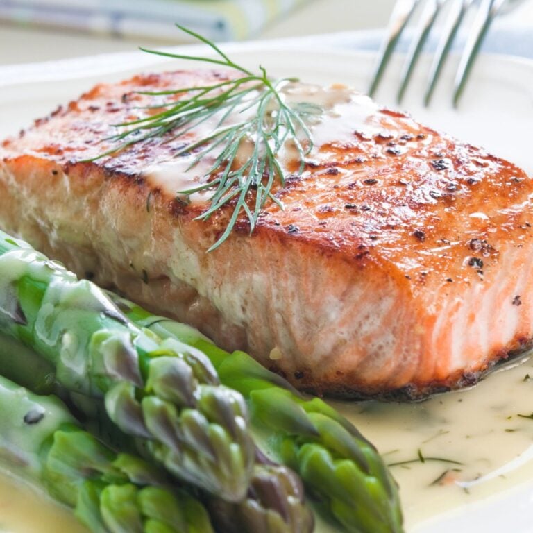 Best Side Dishes for Salmon * Photo of Baked Salmon with Grilled Asparagus