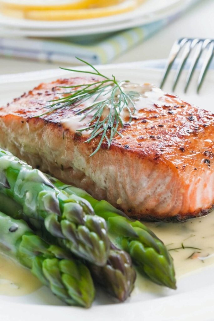 The Best Side Dishes for Salmon * Photo of Baked Salmon with Grilled Asparagus 