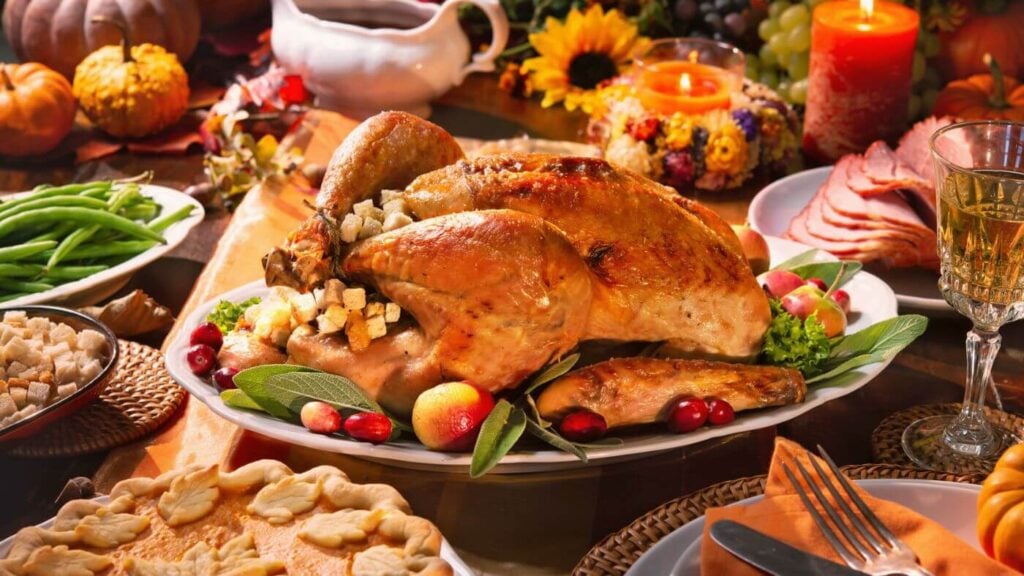 Cozy Fall Aesthetic - Photo of Thanksgiving Table Aesthetic