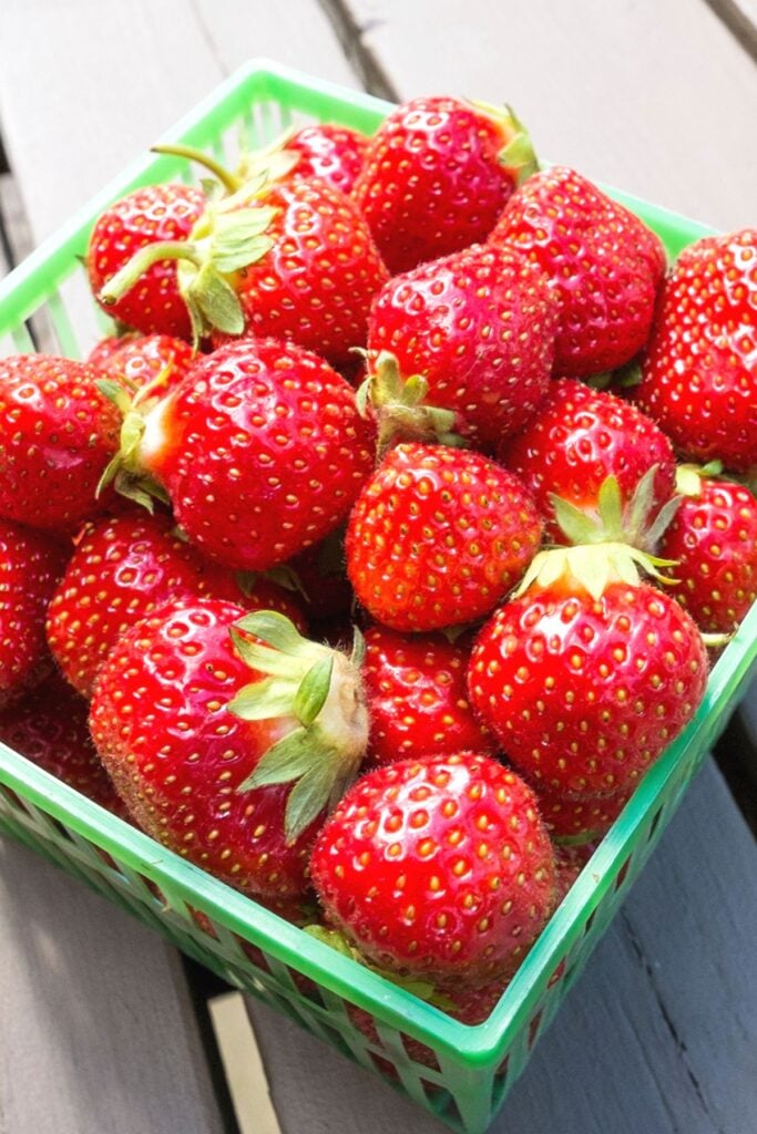 Photo of a Pint of Fresh Strawberries for Strawberry Top Article 