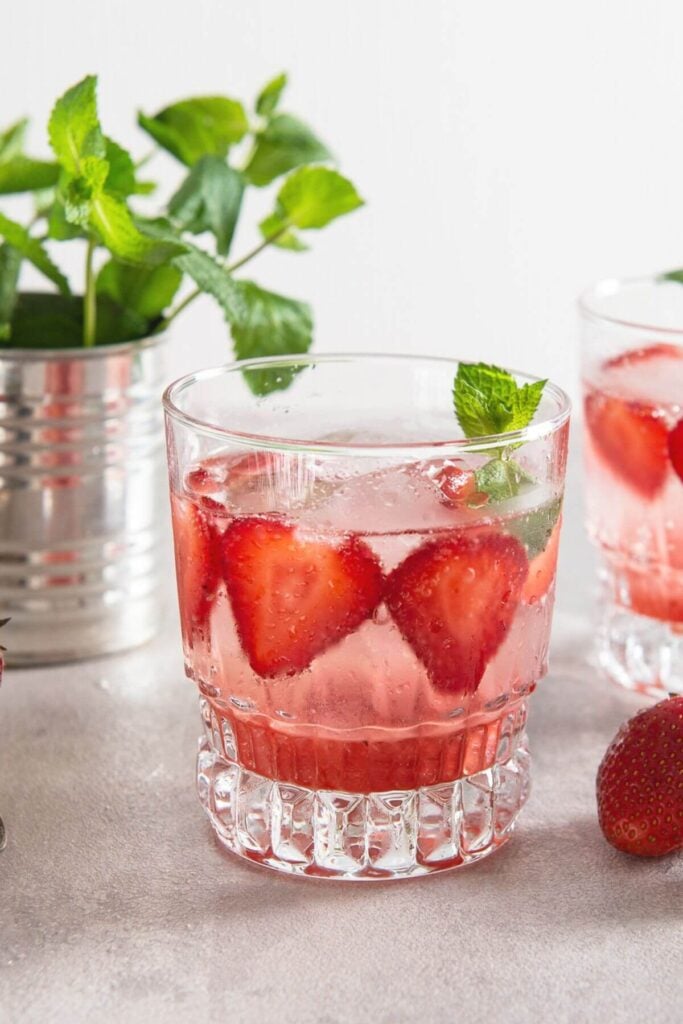 What to do with Mint Leaves - Photo of Infused Strawberry Mint Water