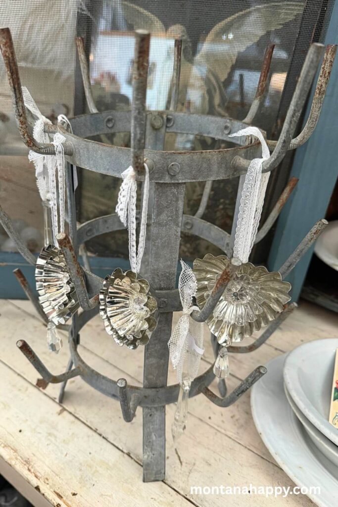 Vintage Christmas Decor - Photo of Vintage Bakeware Ornaments