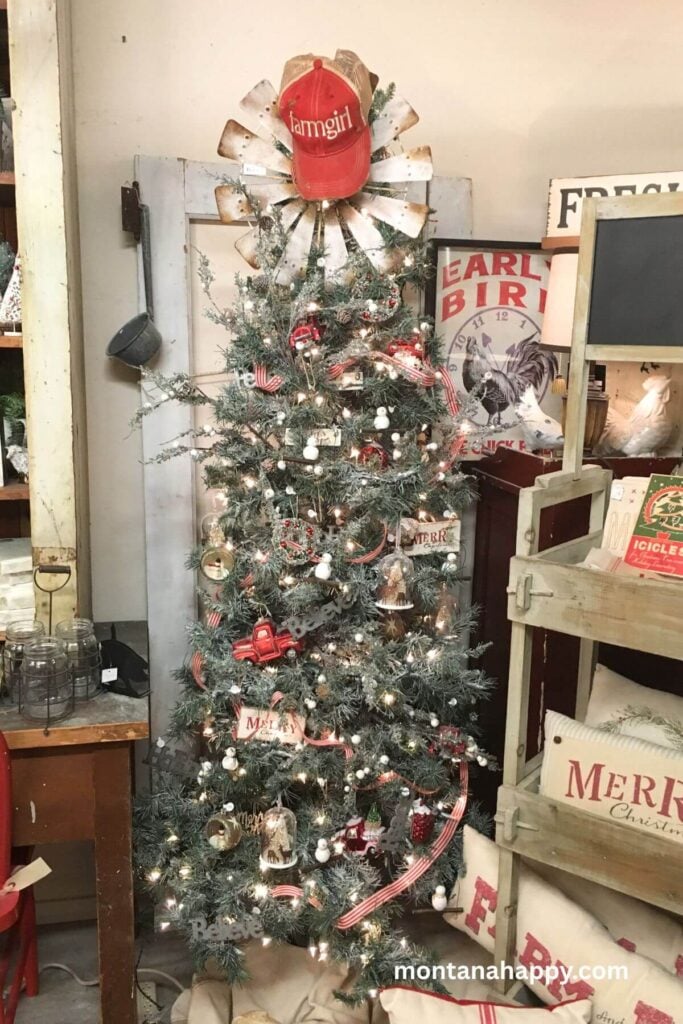Vintage Christmas Tree Ideas - Photo of Farm Girl Christmas Tree