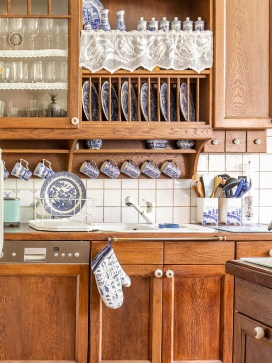 French Country Kitchen Decor Ideas - Lace Accents 