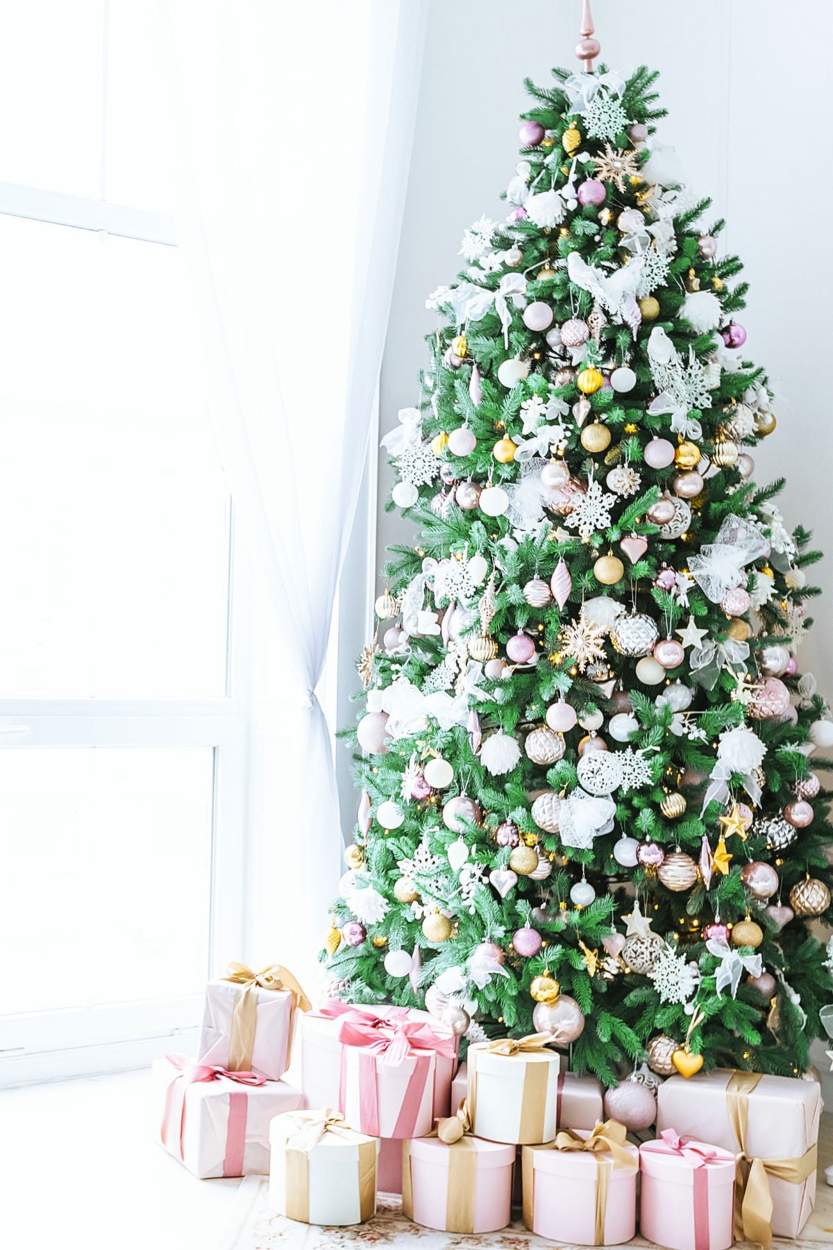 Beautifully Decorated Christmas Trees You'll LOVE!! | Montana Happy