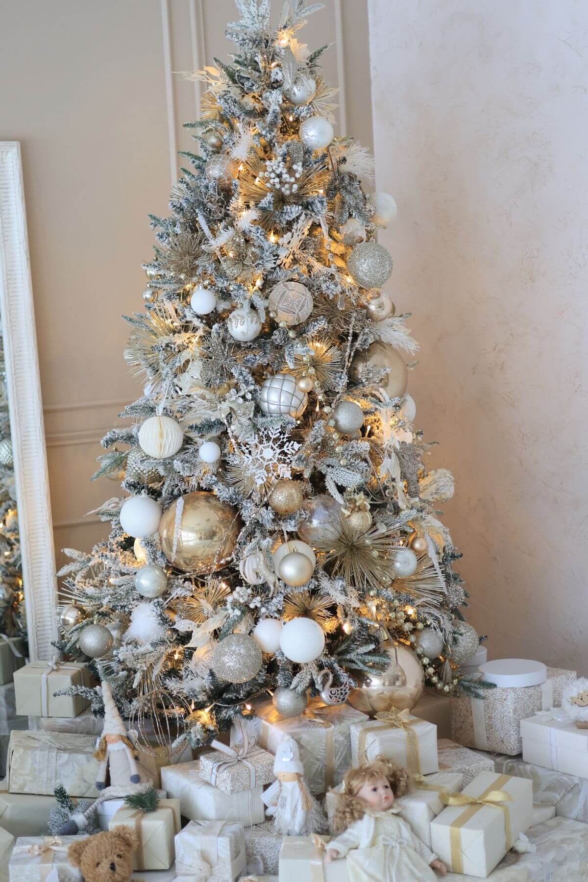 Beautifully Decorated Christmas Trees You'll LOVE!! | Montana Happy