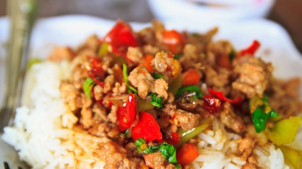 What to do with Basil Leaves * Photo of Thai Fried Pork with Sweet Basil
