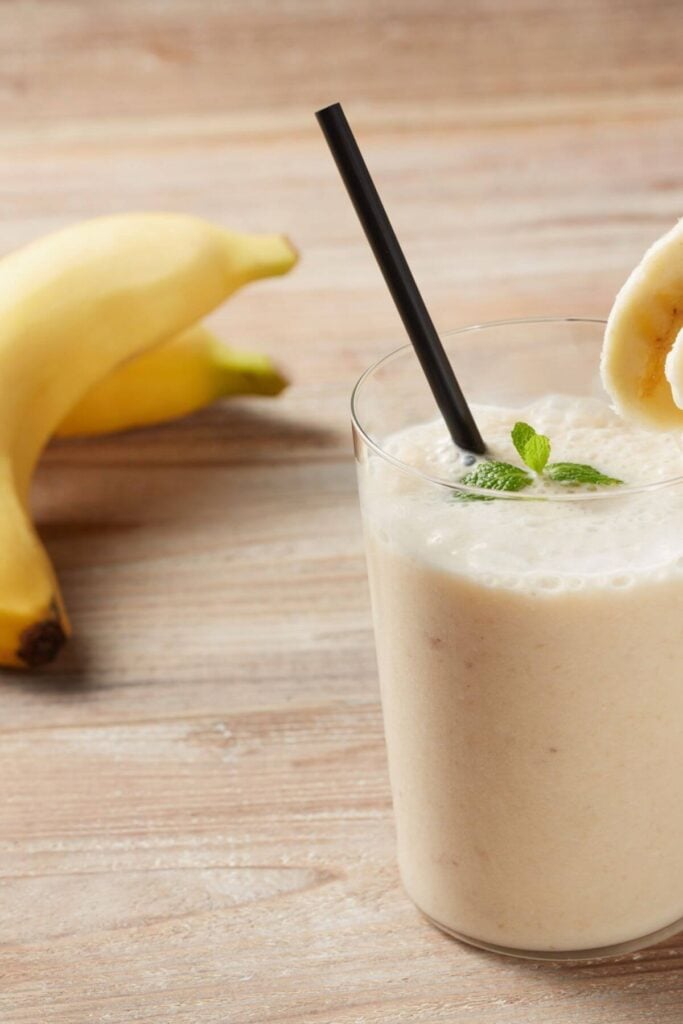 Uses for Banana Peels * Use in Smoothies * Photo of Banana Smoothie with Bananas 