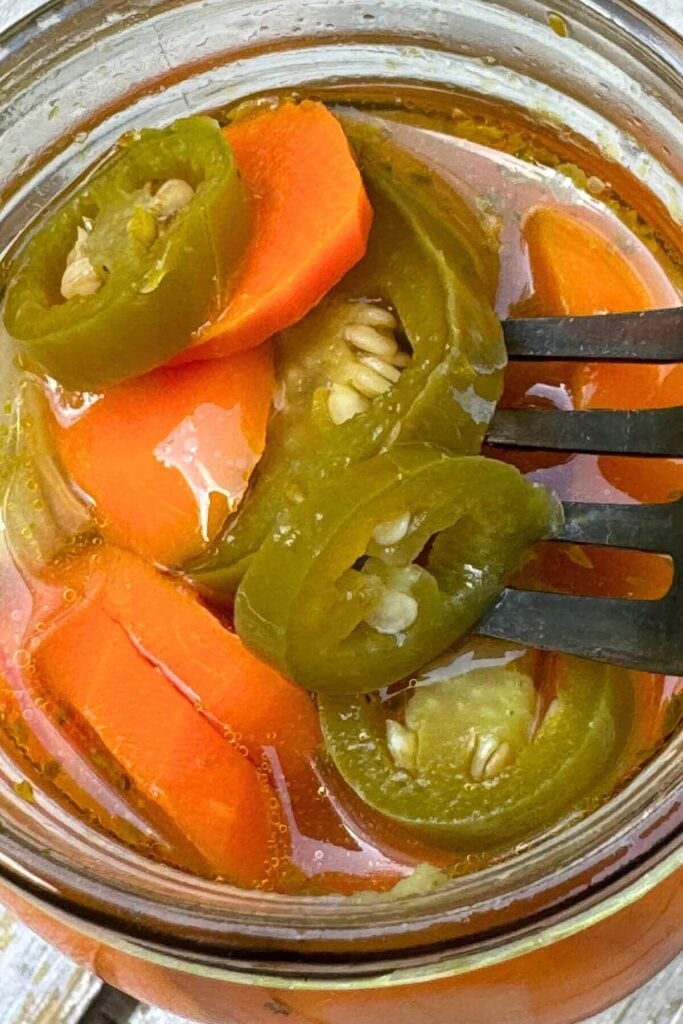 Quick Pickled Jalapeño Recipes - Mexican Quick Pickled Carrots and Jalapeños 